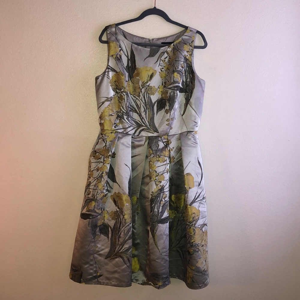 NWT Fit and flare silver and gold dress (Size 14)